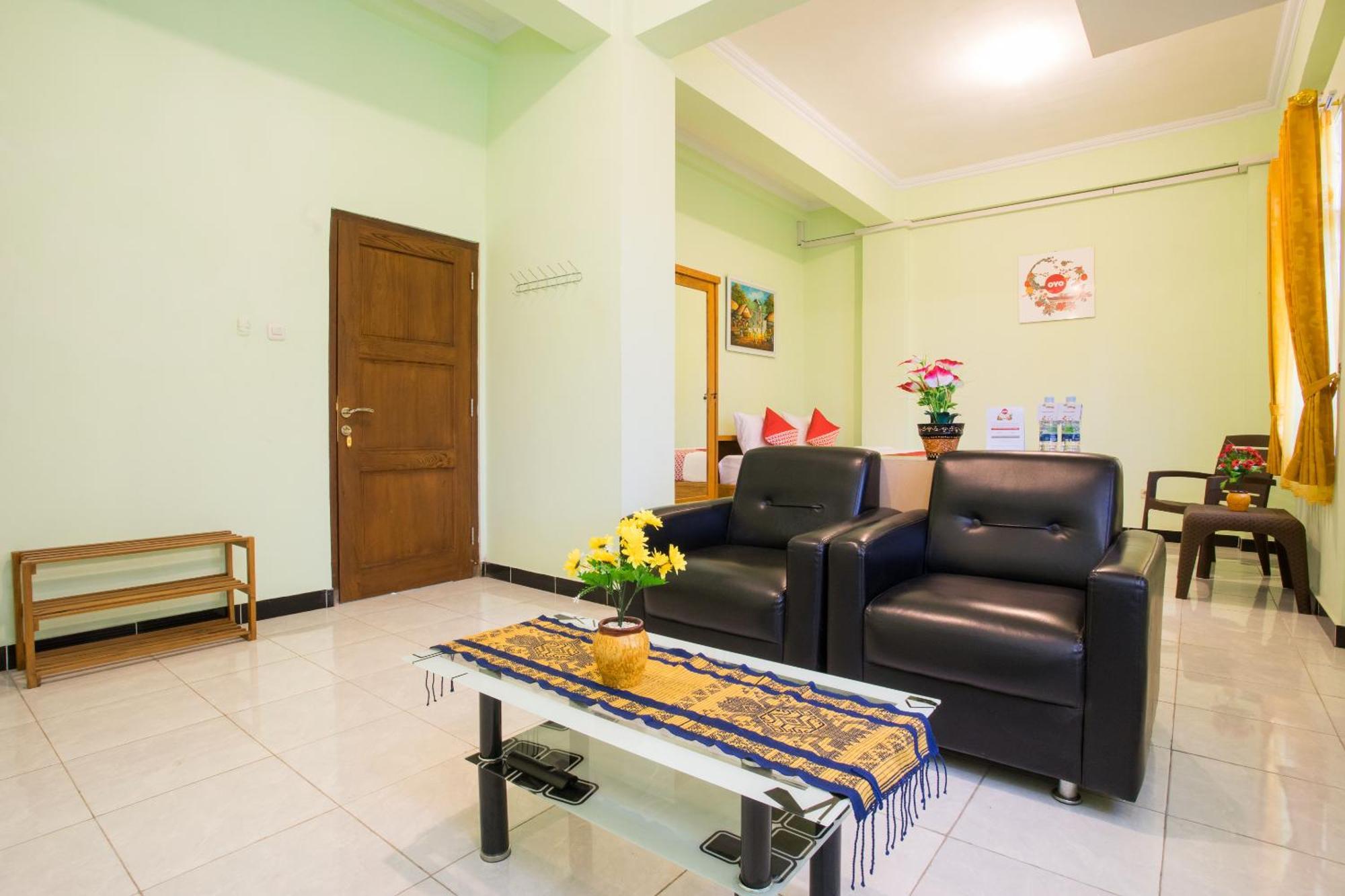 OYO 1419 Rhona Guest House Syariah Near RSUD Kota Yogyakarta Bagian luar foto